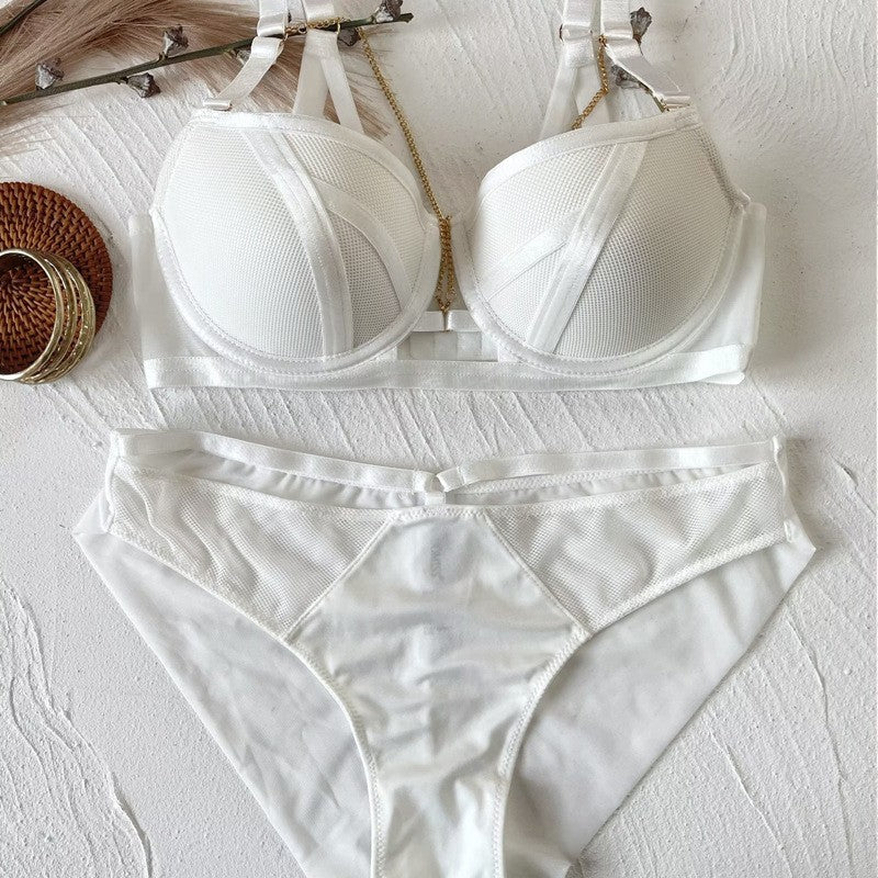 Luxurious and Noble Gathering Straps Clashing Color Back Beauty Bra Set